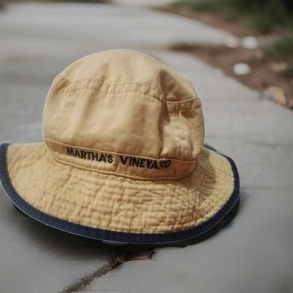 Martha’s Vineyard Embroidered logo Bucket Hat Tan blue trim L/XL made/Hong Kong